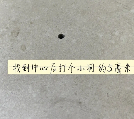 铁力瓷砖空鼓维修公司专业解答在瓷砖铺贴过程中，如果砂料搅拌不均匀，将会带来以下问题