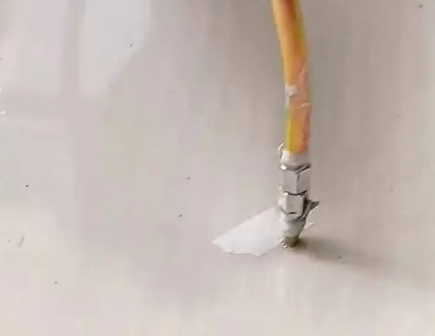铁力瓷砖空鼓维修公司专业解答在瓷砖铺贴过程中，如果使用的砂料过粗（如全部使用了粗砂），可能会导致以下问题